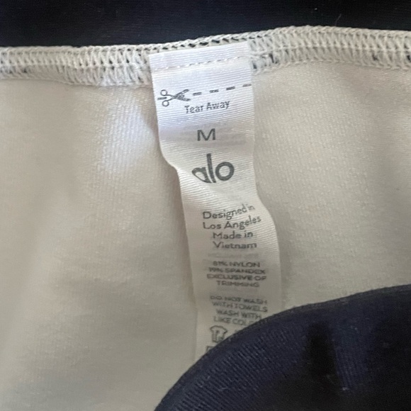 ALO Yoga White Leggings with Black Trim Size Medium - Picture 4 of 4